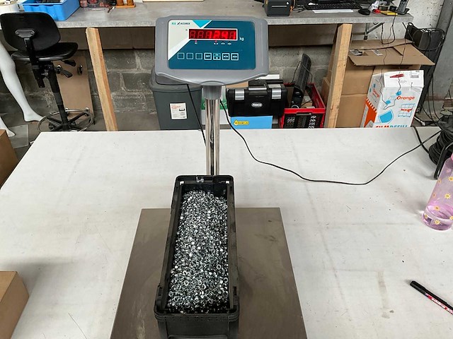 Würth 12.41kg zelfborgmoer m6 in stapelbare bak - afbeelding 3 van  6