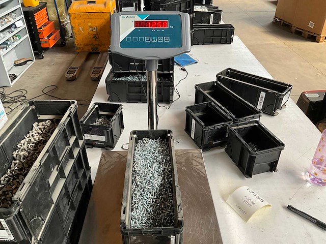 Würth 12.58kg plaatschroef 4,8 x 19 in stapelbare bak - afbeelding 3 van  6