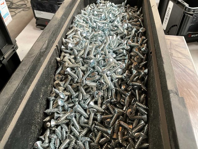 Würth 12.58kg plaatschroef 4,8 x 19 in stapelbare bak - afbeelding 4 van  6