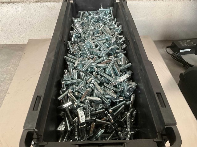 Würth 12.61 kg hamerkopschroef m6x25 in stapelbare bak - afbeelding 3 van  6