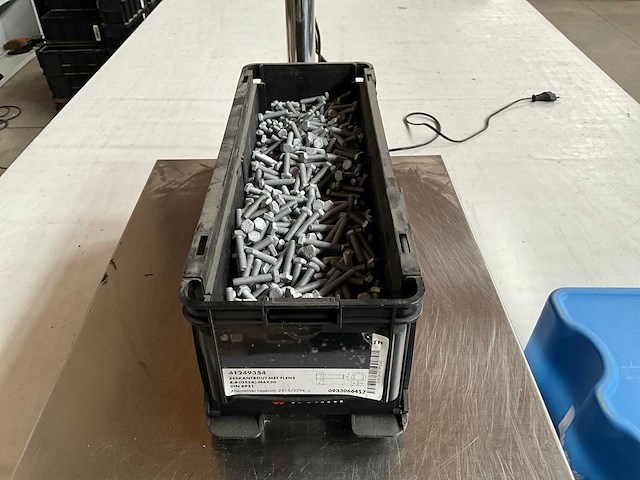 Würth 12.80kg zeskantbout met flens m6x20 in stapelbare bak - afbeelding 1 van  6