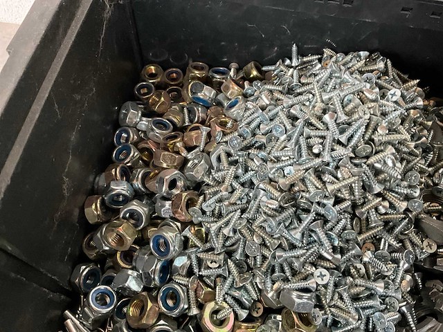 Würth 12.93 kg assorti diverse bevestigingsmaterialen in stapelbare bak - afbeelding 1 van  4