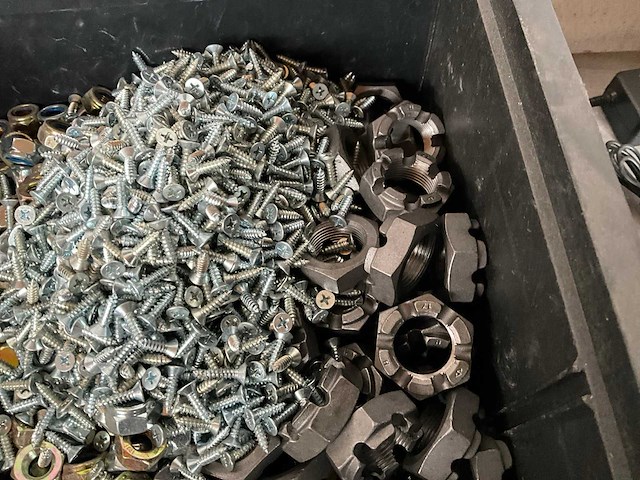 Würth 12.93 kg assorti diverse bevestigingsmaterialen in stapelbare bak - afbeelding 2 van  4