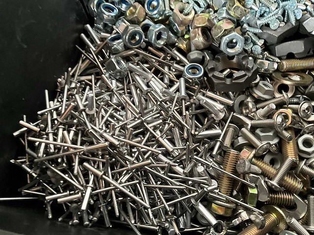 Würth 12.93 kg assorti diverse bevestigingsmaterialen in stapelbare bak - afbeelding 3 van  4