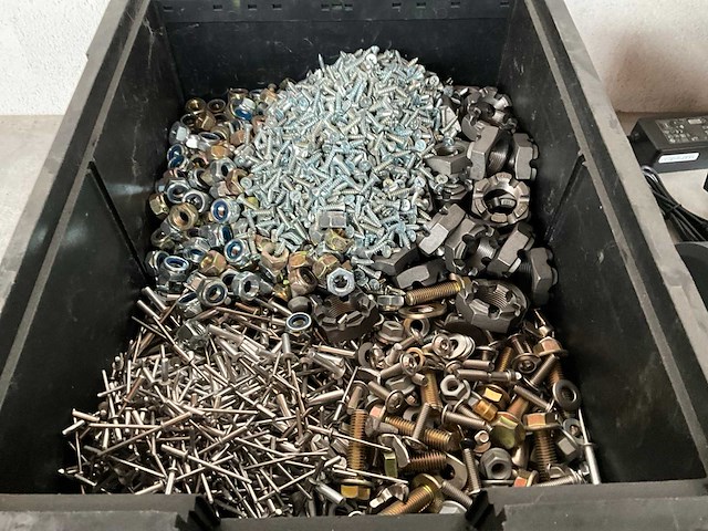 Würth 12.93 kg assorti diverse bevestigingsmaterialen in stapelbare bak - afbeelding 4 van  9