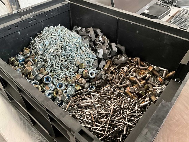 Würth 12.93 kg assorti diverse bevestigingsmaterialen in stapelbare bak - afbeelding 8 van  9