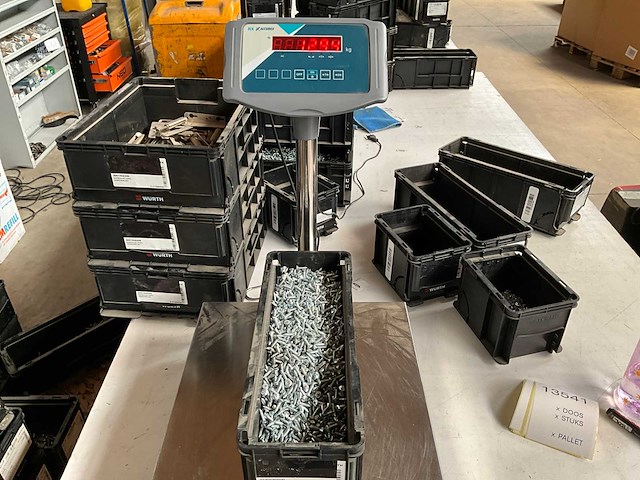 Würth 12.94kg plaatschroef 4,8 x 19 in stapelbare bak - afbeelding 4 van  6