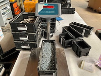 Würth 12.94kg plaatschroef 4,8 x 19 in stapelbare bak - afbeelding 4 van  6