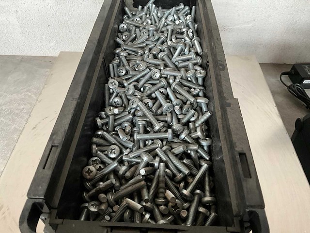 Würth 12.95 kg lbk schroef m6x30 in stapelbare bak - afbeelding 3 van  5