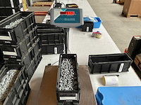 Würth 13.00kg lage bolkopschroef met flens m8x20 in stapelbare bak - afbeelding 3 van  6