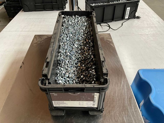 Würth 13.00kg zelfborgmoer m6 in stapelbare bak - afbeelding 1 van  5