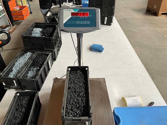 Würth 13.10kg plaatschroef lbk 4,2x19 in stapelbare bak - afbeelding 5 van  6