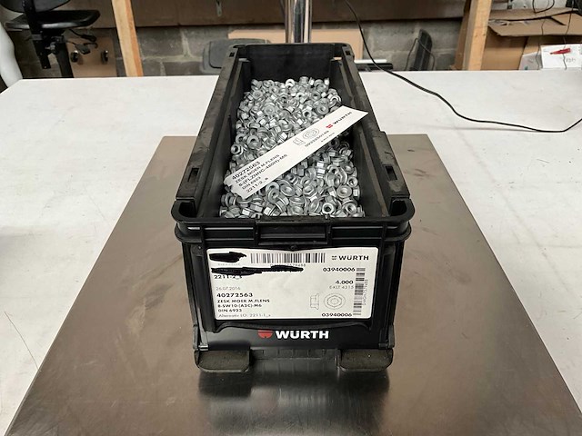 Würth 13.19kg zeskantmoer met flens m6 in stapelbare bak - afbeelding 3 van  6