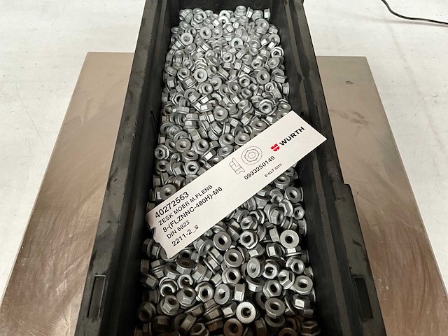 Würth 13.19kg zeskantmoer met flens m6 in stapelbare bak - afbeelding 1 van  6