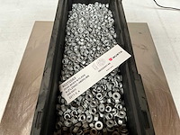Würth 13.19kg zeskantmoer met flens m6 in stapelbare bak - afbeelding 1 van  6