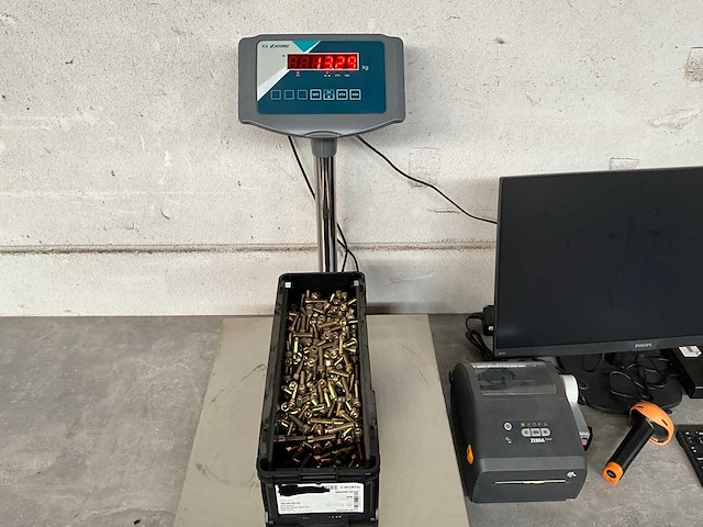 Würth 13.29 kg bzk bout m8x30 in stapelbare bak - afbeelding 1 van  3