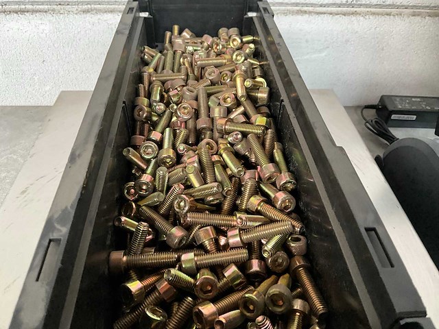 Würth 13.29 kg bzk bout m8x30 in stapelbare bak - afbeelding 2 van  3