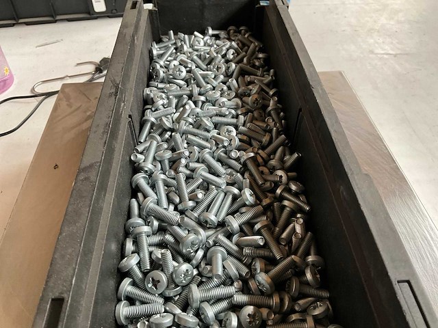 Würth 13.35kg lbk schroef m6,0x20 in stapelbare bak - afbeelding 6 van  6