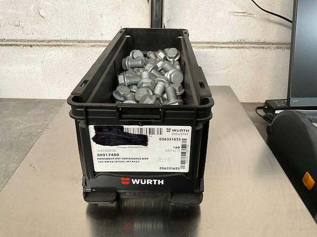 Würth 13.37 kg flensbout met vertanding ripp m16x25 in stapelbare bak - afbeelding 1 van  4
