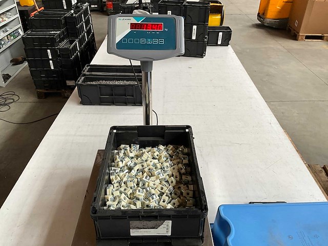 Würth 13.40kg catch nut 16x11/29x12,7 in stapelbare bak - afbeelding 4 van  7