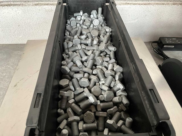 Würth 13.66 kg zeskant tapbout m10x20 in stapelbare bak - afbeelding 3 van  5