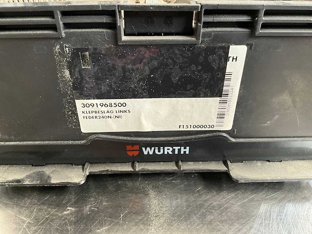 Würth 13.71kg klepbeslag links in stapelbare bak - afbeelding 2 van  6