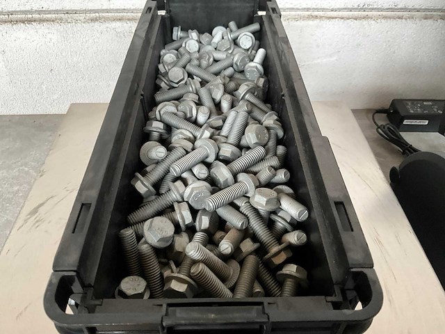 Würth 13.83 kg flensbout met vertanding ripp m10x35 in stapelbare bak - afbeelding 2 van  4