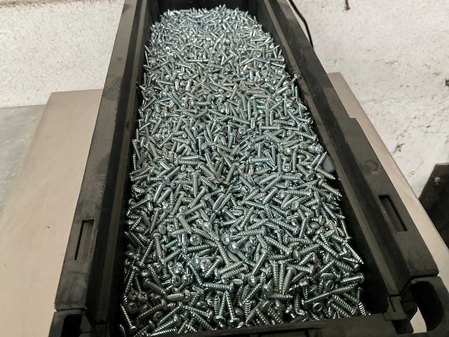 Würth 13.85 kg plaatschroef lbk 2,9 x 13 in stapelbare bak - afbeelding 3 van  5