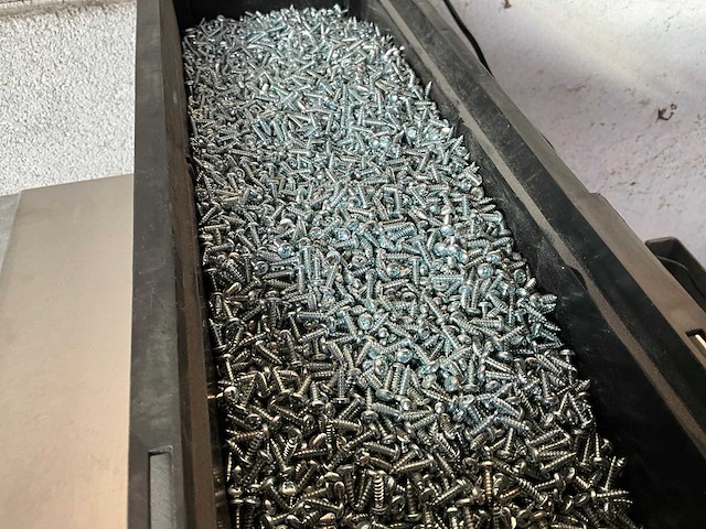 Würth 14.02 kg plaatschroef 2,9 x 9,5 in stapelbare bak - afbeelding 3 van  5