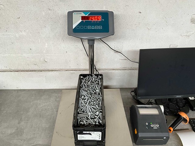 Würth 14.09 kg zeskant tapbout m6x50 in stapelbare bak - afbeelding 1 van  3