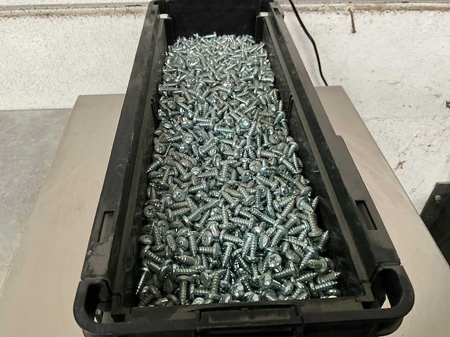 Würth 14.42 kg plaatschroef lbk 4,8 x 13 in stapelbare bak - afbeelding 3 van  5