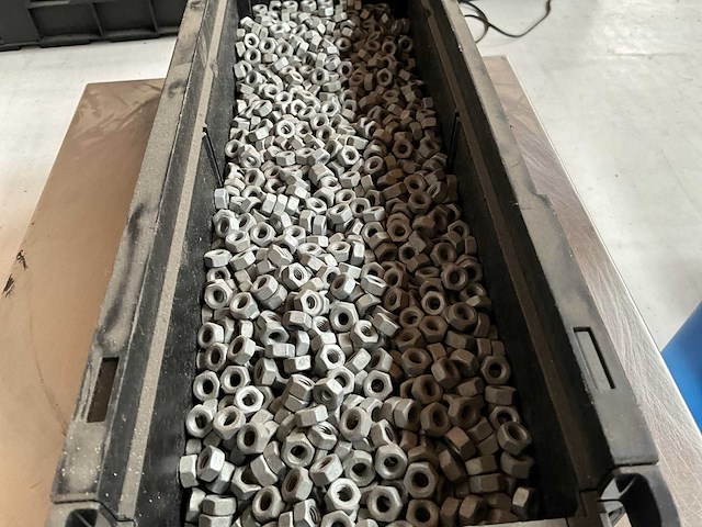 Würth 14.46kg zeskantmoer m6 in stapelbare bak - afbeelding 3 van  6