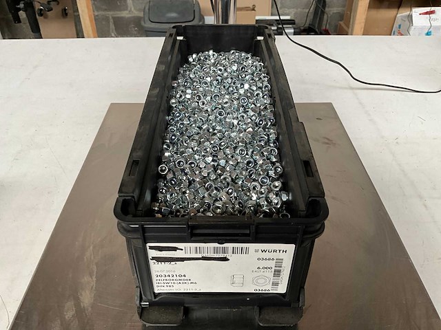 Würth 14.51kg zelfborgmoer m6 in stapelbare bak - afbeelding 1 van  6