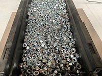 Würth 14.51kg zelfborgmoer m6 in stapelbare bak - afbeelding 3 van  6