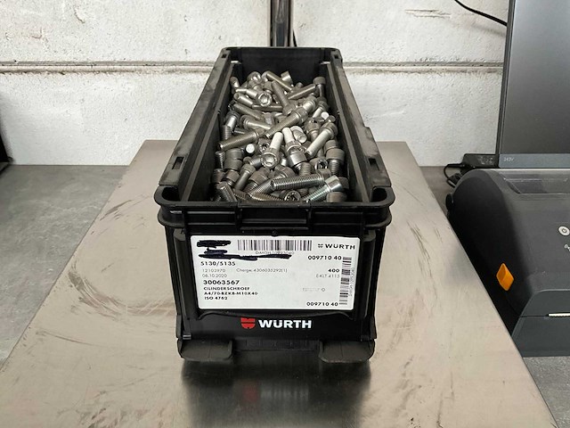 Würth 14.61 kg cilinderschroef m10x40 in stapelbare bak - afbeelding 1 van  4