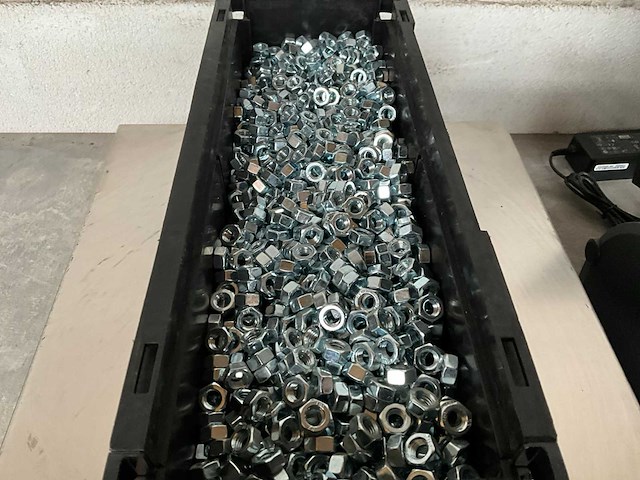 Würth 14.62 kg zeskantmoer m8 in stapelbare bak - afbeelding 3 van  4