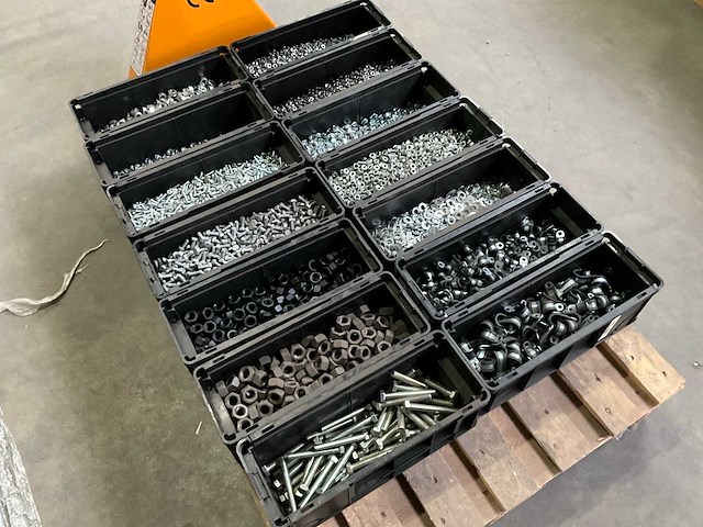 Würth 147 kg assorti diverse bevestigingsmaterialen in stapelbare bak - afbeelding 3 van  13