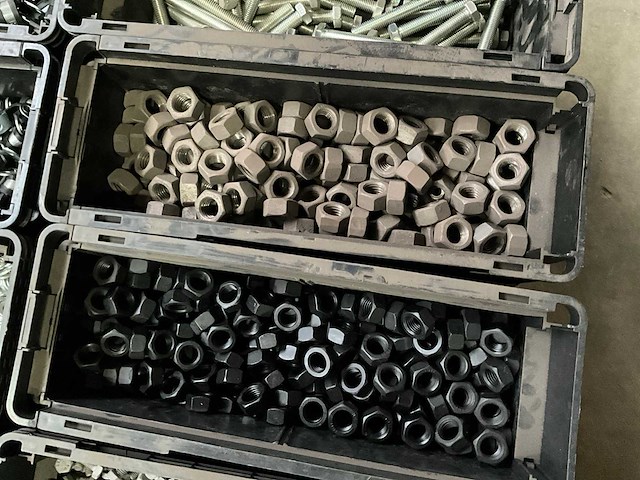 Würth 147 kg assorti diverse bevestigingsmaterialen in stapelbare bak - afbeelding 9 van  13