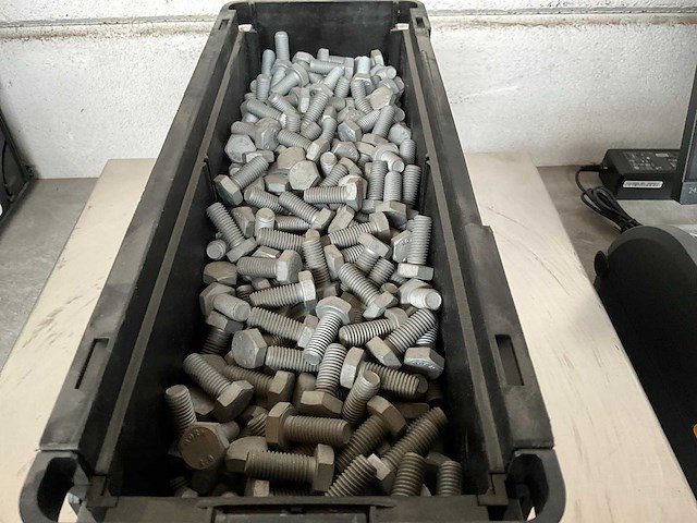Würth 15.07 kg zeskant tapbout m10x25 in stapelbare bak - afbeelding 2 van  3