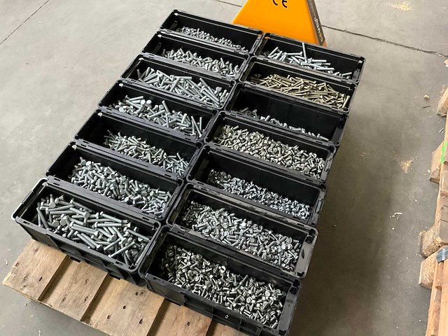 Würth 151 kg assorti bouten in stapelbare bak - afbeelding 3 van  13
