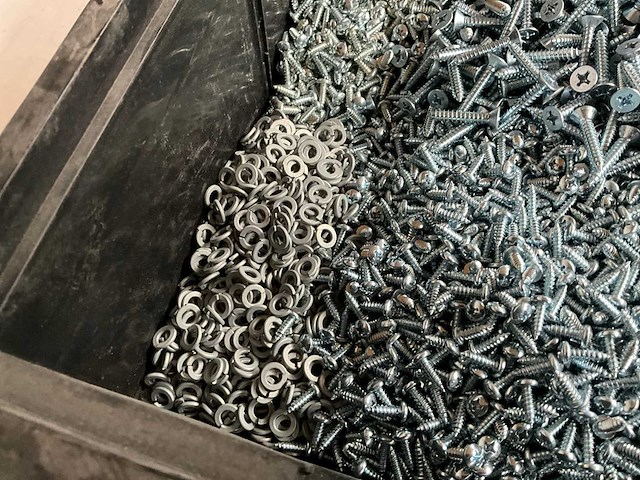 Würth 15.13kg assorti bevestigingsmaterialen in stapelbare bak - afbeelding 2 van  3