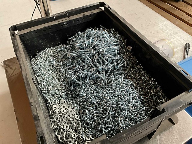 Würth 15.13kg assorti bevestigingsmaterialen in stapelbare bak - afbeelding 3 van  3