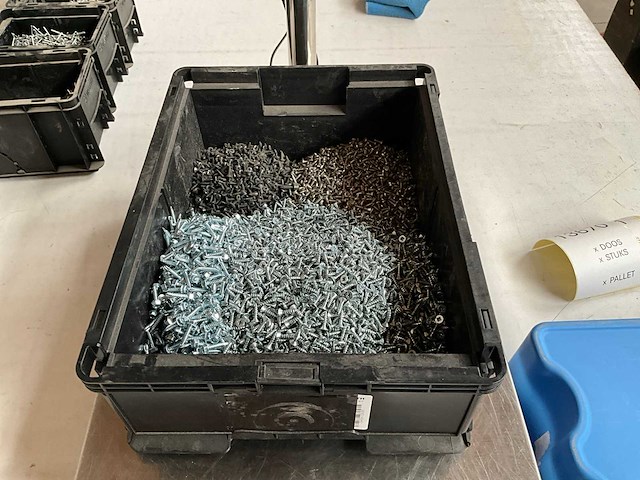 Würth 15.22kg assorti bevestigingsmaterialen in stapelbare bak - afbeelding 1 van  9