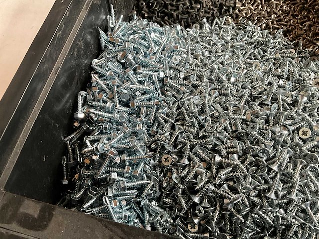 Würth 15.22kg assorti bevestigingsmaterialen in stapelbare bak - afbeelding 4 van  9