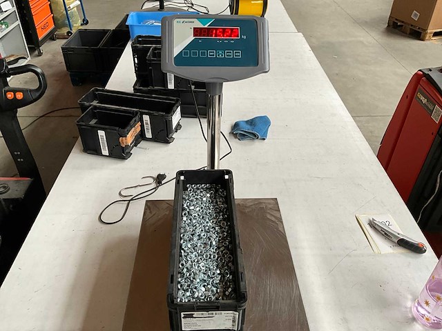 Würth 15.22kg zeskantmoer m8 in stapelbare bak - afbeelding 4 van  6