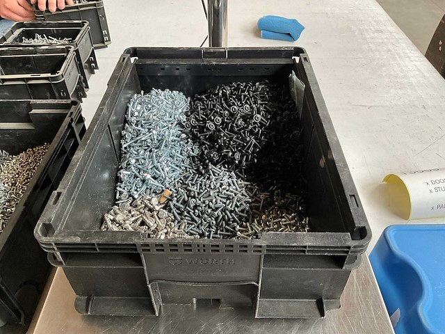 Würth 15.23kg assorti bevestigingsmaterialen in stapelbare bak - afbeelding 1 van  8