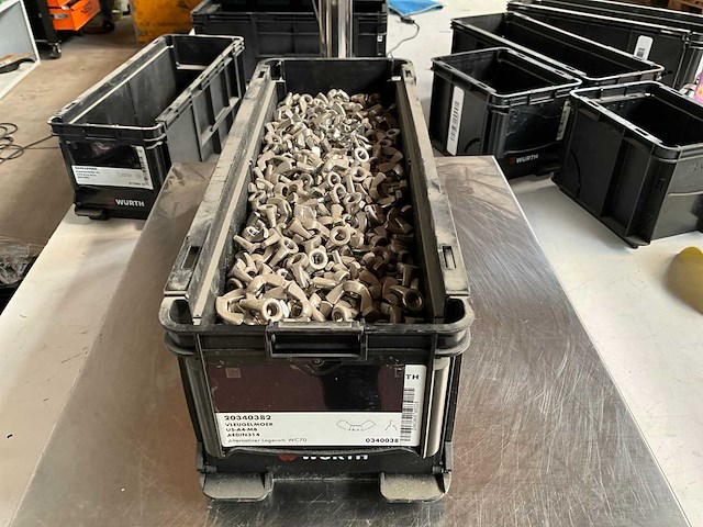 Würth 15.29kg vleugelmoer m8 in stapelbare bak - afbeelding 3 van  6