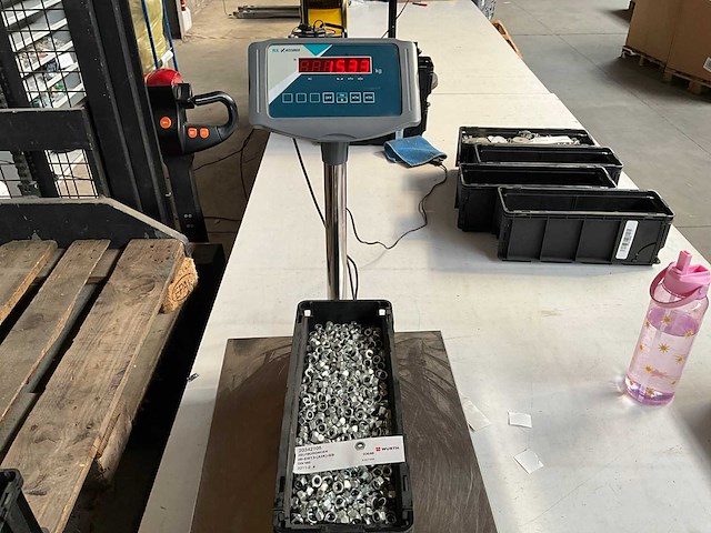 Würth 15.33kg zelfborgmoer m8 in stapelbare bak - afbeelding 4 van  6