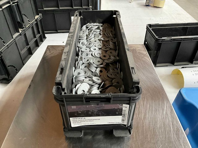 Würth 15.37kg ring grote buitendiameter d8,4 in stapelbare bak - afbeelding 1 van  6