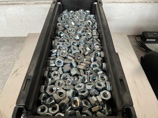 Würth 16.04 kg lage zeskantmoer m10 in stapelbare bak - afbeelding 3 van  5